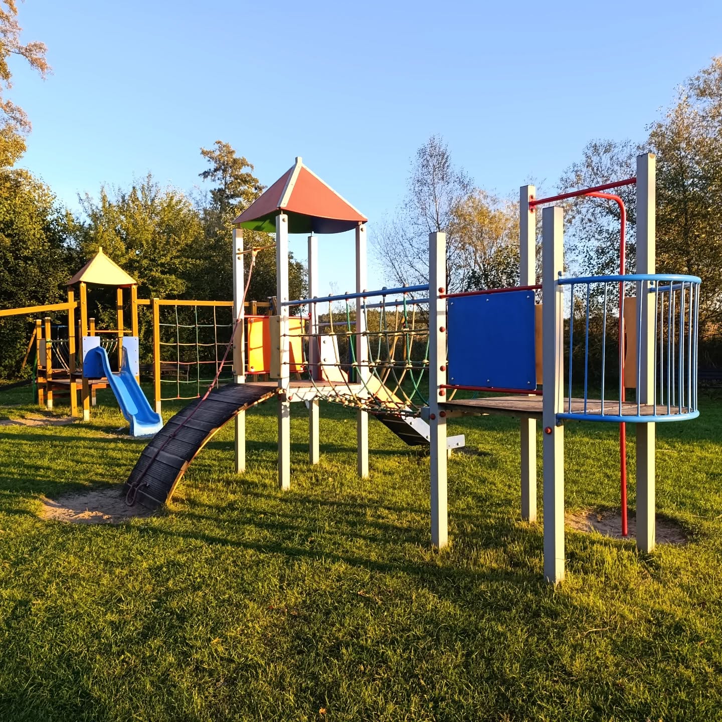 Trzeba sobie stwarzać okazje do radości i tę radość potem jeszcze przedłużać, choćby oglądając zdjęcia ze spacerów 😀
Po przodkach dostaliśmy wypytywanie niebezpieczeństw, to chociaż się cieszmy tym, że jesteśmy potomkami tych, co przetrwali. 

#psycholożka #refleksjeżyciowe