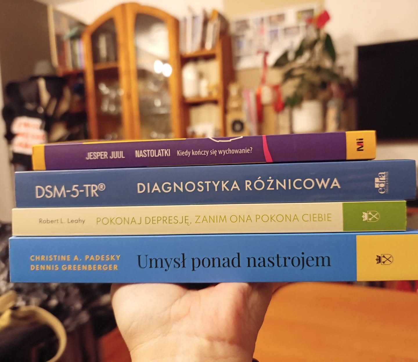 Witaj, mroczna strono studiowania!
#zmianapo50 #zmianapo50tce #nowadrogazawodowa #zmianawżyciu #szkołapsychoterapii #nowadrogazawodowa #niezapóźno